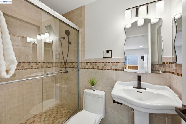 965 Collins Court, Hayward, CA 94544