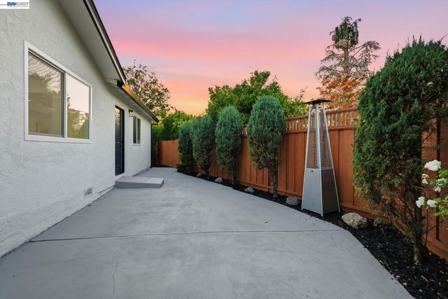 965 Collins Court, Hayward, CA 94544