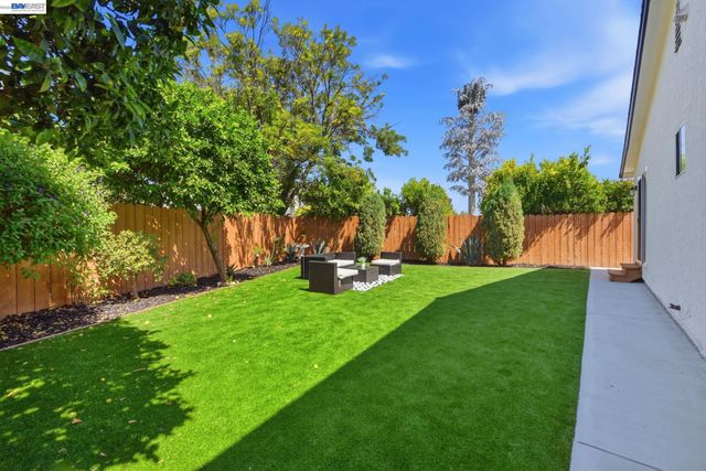 965 Collins Court, Hayward, CA 94544