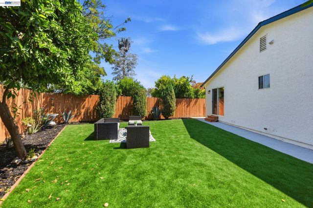 965 Collins Court, Hayward, CA 94544