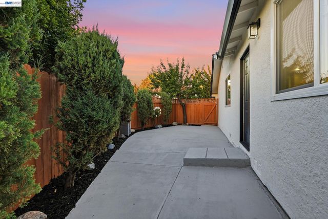 965 Collins Court, Hayward, CA 94544