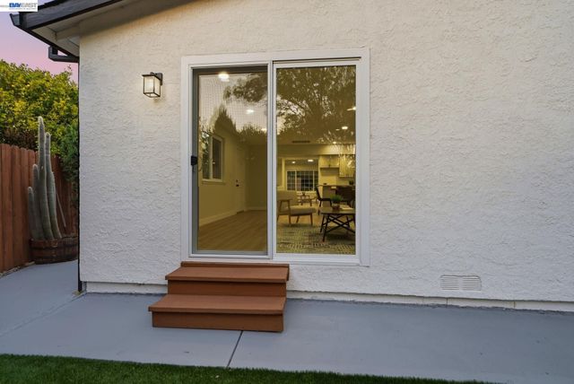 965 Collins Court, Hayward, CA 94544