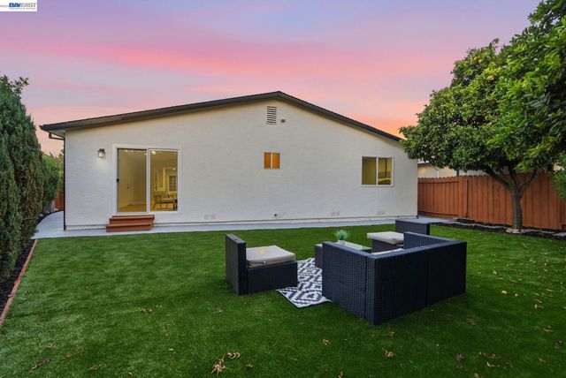 965 Collins Court, Hayward, CA 94544