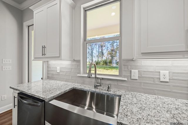 5018 Stonewater Dr, Gonzales, LA 70737
