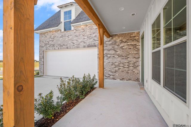 5018 Stonewater Dr, Gonzales, LA 70737