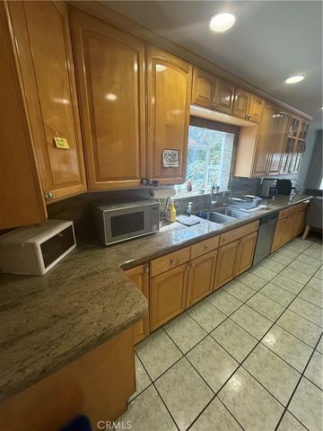 7420 Hesperia, Reseda, CA 91335
