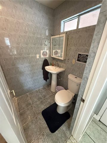 7420 Hesperia, Reseda, CA 91335