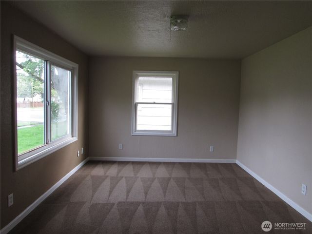 1111 9th Avenue, Longview, WA 98632