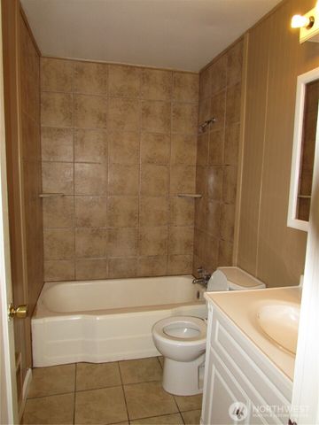 1111 9th Avenue, Longview, WA 98632