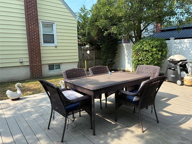 553 W Beech Street, Long Beach, NY 11561