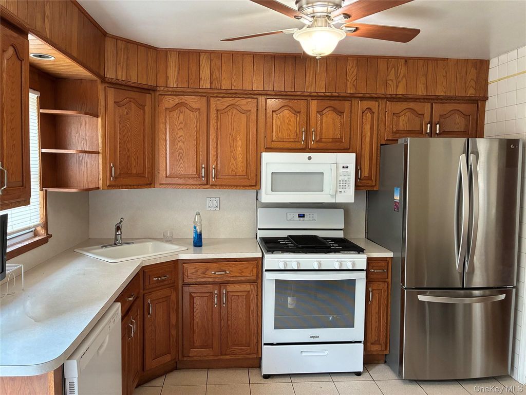 553 W Beech Street, Long Beach, NY 11561 — photo 3