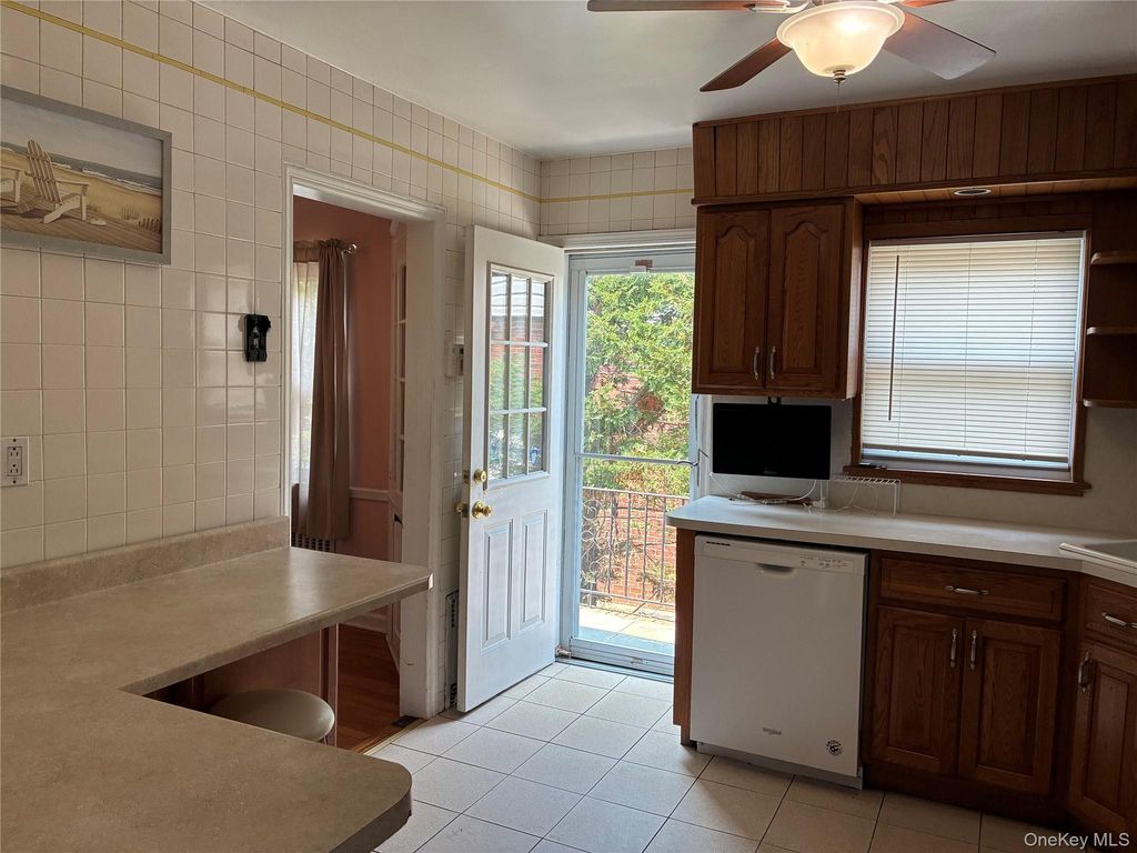 553 W Beech Street, Long Beach, NY 11561 — photo 4