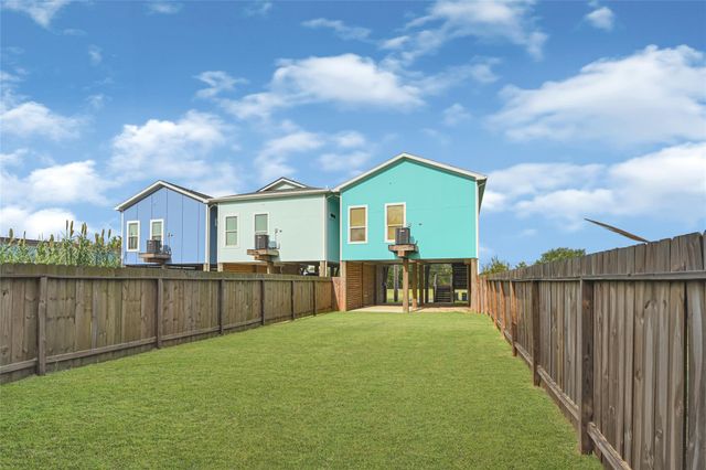 911 13th Street, San Leon, TX 77539