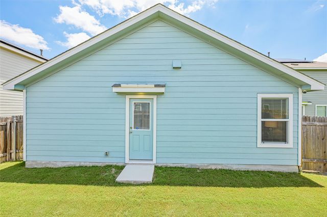 243 Basalt DR, Maxwell, TX 78656