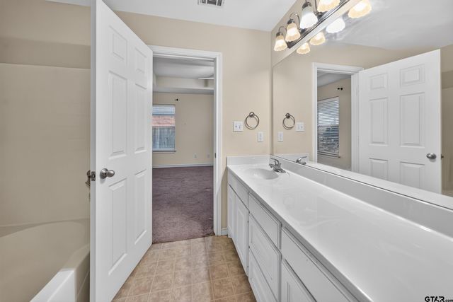 11185 Meadows Drive, Flint, TX 75762