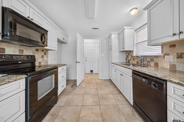11185 Meadows Drive, Flint, TX 75762