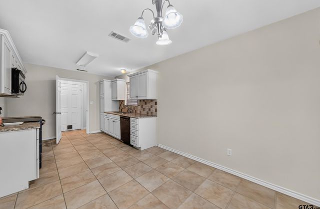 11185 Meadows Drive, Flint, TX 75762