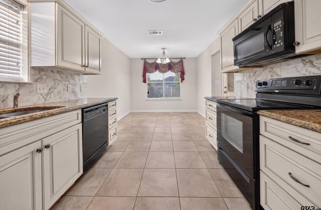 11185 Meadows Drive, Flint, TX 75762