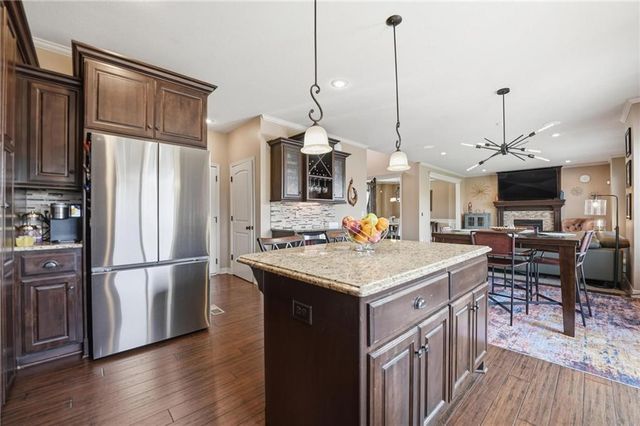 1513 SW Whistle Drive, Lee's Summit, MO 64082