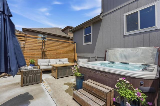 1513 SW Whistle Drive, Lee's Summit, MO 64082