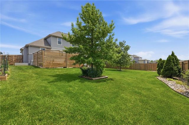 1513 SW Whistle Drive, Lee's Summit, MO 64082