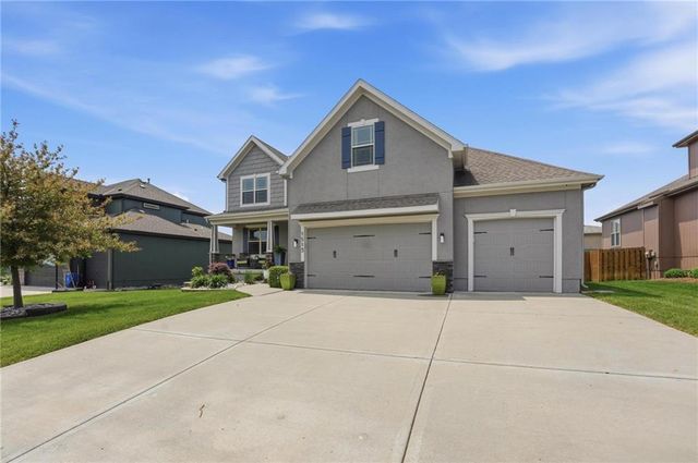 1513 SW Whistle Drive, Lee's Summit, MO 64082