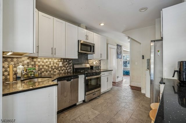 201 Murray St, Elizabeth City, NJ 07202