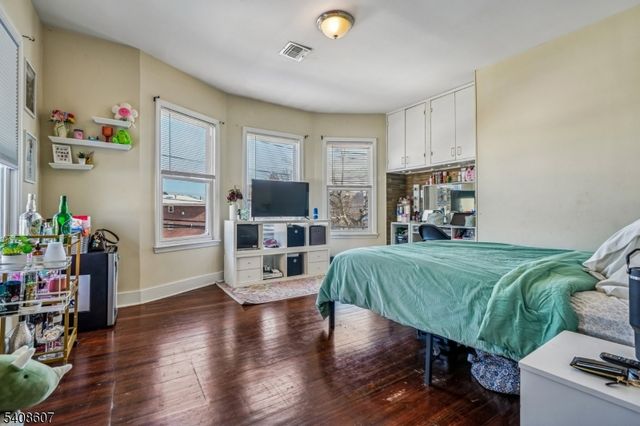 201 Murray St, Elizabeth City, NJ 07202