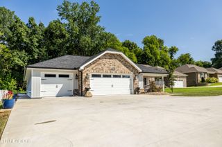 1706 Wilkinson Pike, Maryville, TN 37803