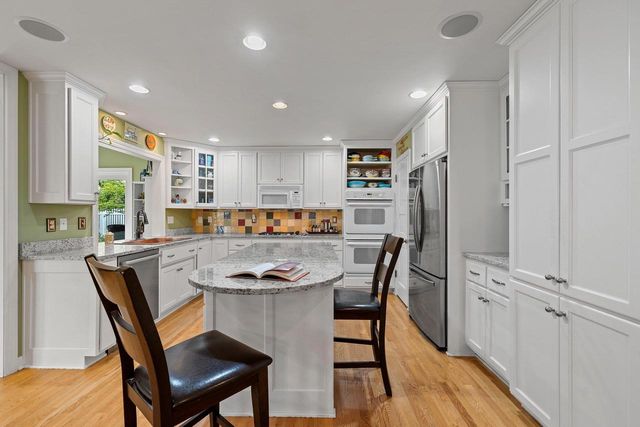 356 WARREN COURT, Green Bay, WI 54301