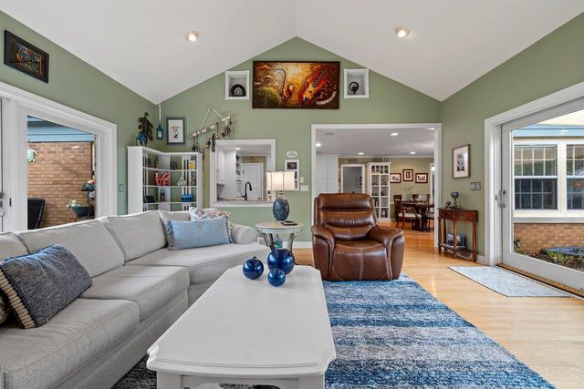 356 WARREN COURT, Green Bay, WI 54301