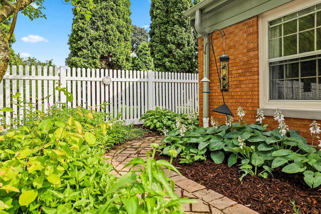 356 WARREN COURT, Green Bay, WI 54301