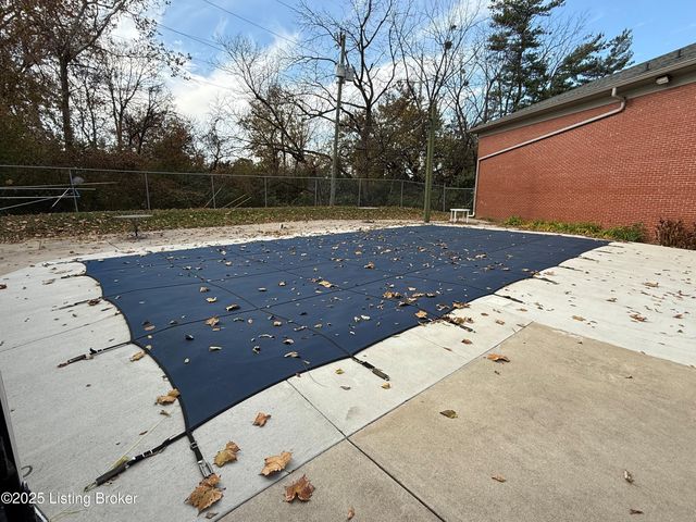 3 Dupont Way, Louisville, KY 40207