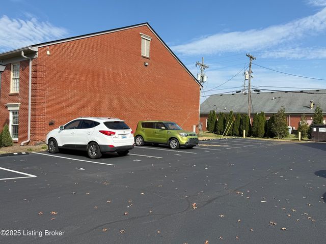 3 Dupont Way, Louisville, KY 40207