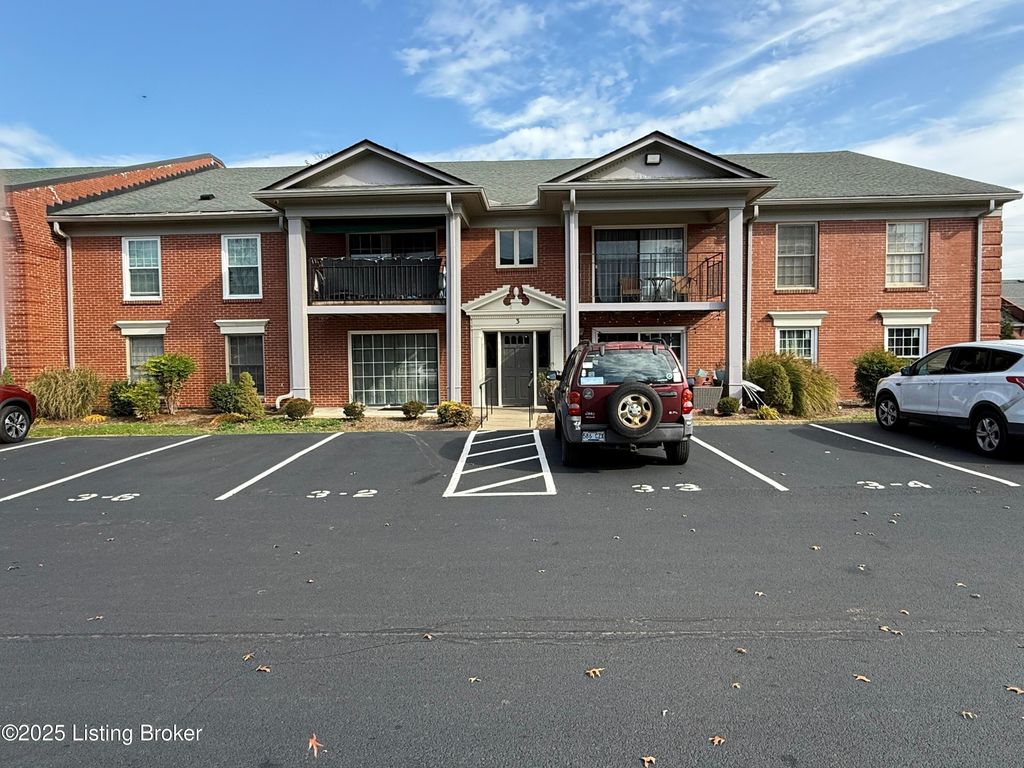 3 Dupont Way, Louisville, KY 40207