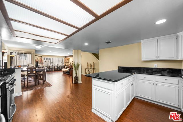 554 E San Jose Avenue 203, Burbank, CA 91501