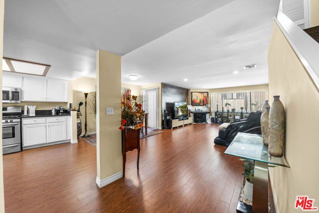 554 E San Jose Avenue 203, Burbank, CA 91501
