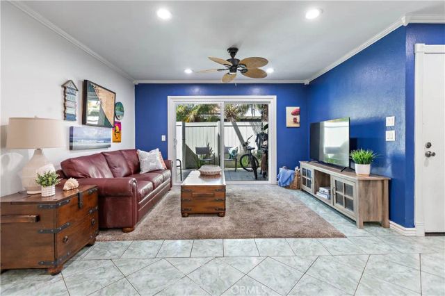 215 Wichita Ave. 306, Huntington Beach, CA 92648