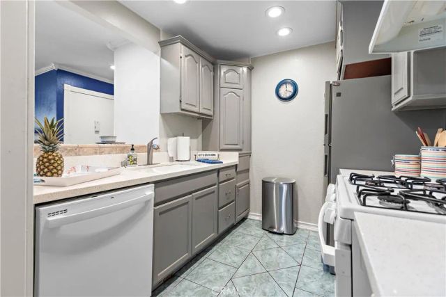 215 Wichita Ave. 306, Huntington Beach, CA 92648