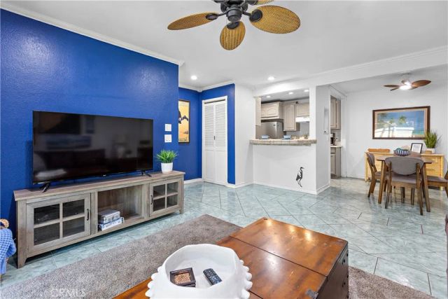 215 Wichita Ave. 306, Huntington Beach, CA 92648