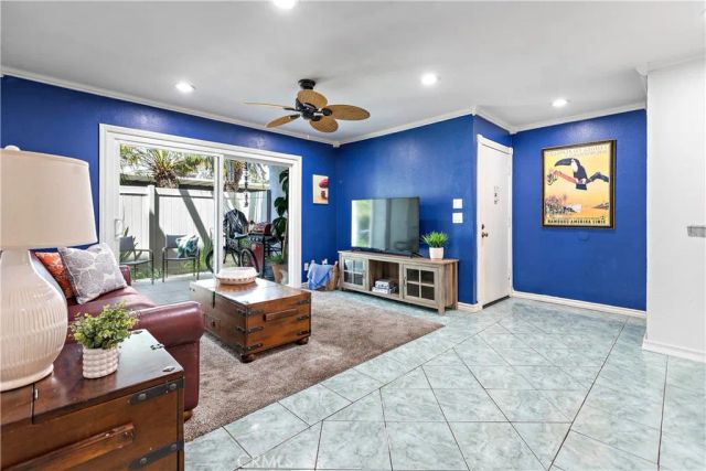 215 Wichita Ave. 306, Huntington Beach, CA 92648