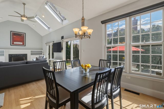 10 Buckingham Lane, West Hartford, CT 06117