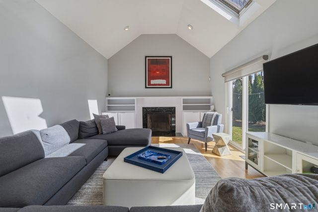 10 Buckingham Lane, West Hartford, CT 06117