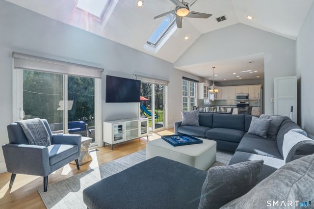 10 Buckingham Lane, West Hartford, CT 06117