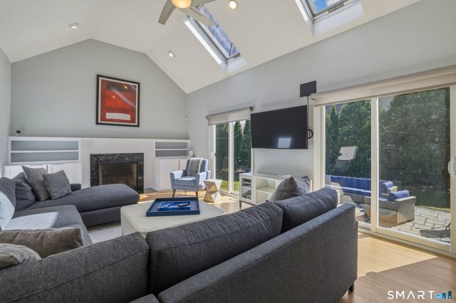 10 Buckingham Lane, West Hartford, CT 06117