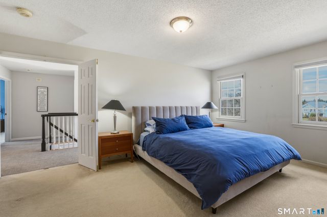 10 Buckingham Lane, West Hartford, CT 06117