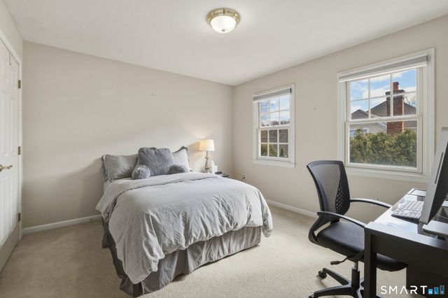 10 Buckingham Lane, West Hartford, CT 06117