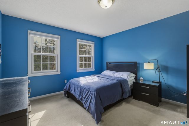 10 Buckingham Lane, West Hartford, CT 06117