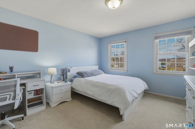 10 Buckingham Lane, West Hartford, CT 06117