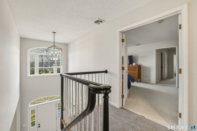 10 Buckingham Lane, West Hartford, CT 06117